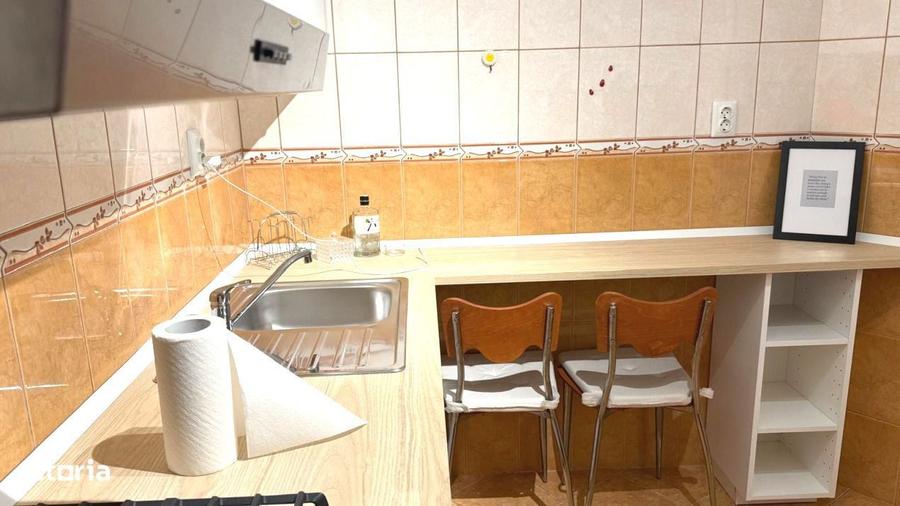 Apartament cu 3 camere semidecomandat în Grivița