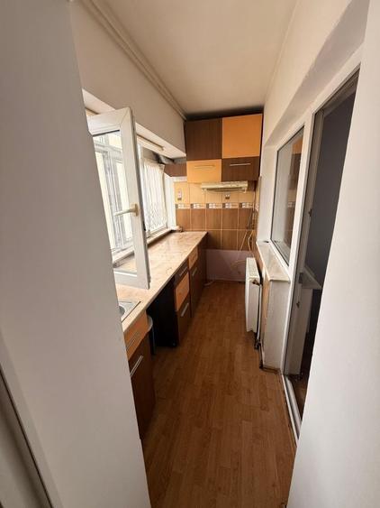 Apartament 2/3 camere zona micro - 2