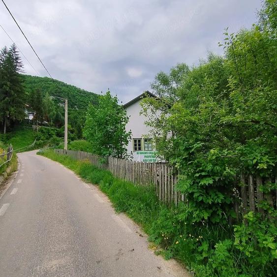 Casă cu 1 camere cu Teren 800 Mp în Dâmbovicioara