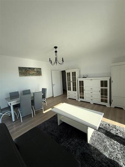 Apartament cu 3 camere decomandat, mobilat în Cristian