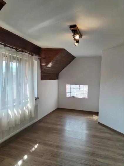 Casă cu 5 camere cu Teren 1337 Mp în Belin