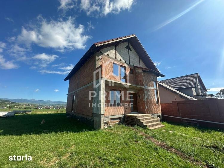 Casă cu 4 camere cu Teren 657 Mp în Micești