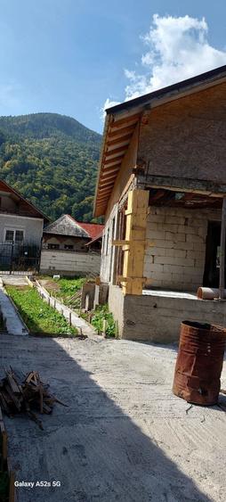 Casă cu 4 camere în Ciungetu
