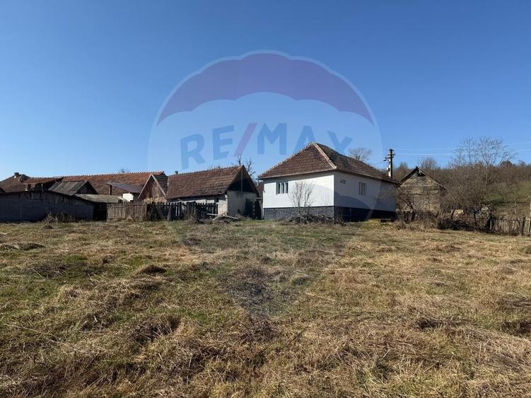 Casă individuală cu 2 camere cu Teren 2002 Mp în Dumbrăvița