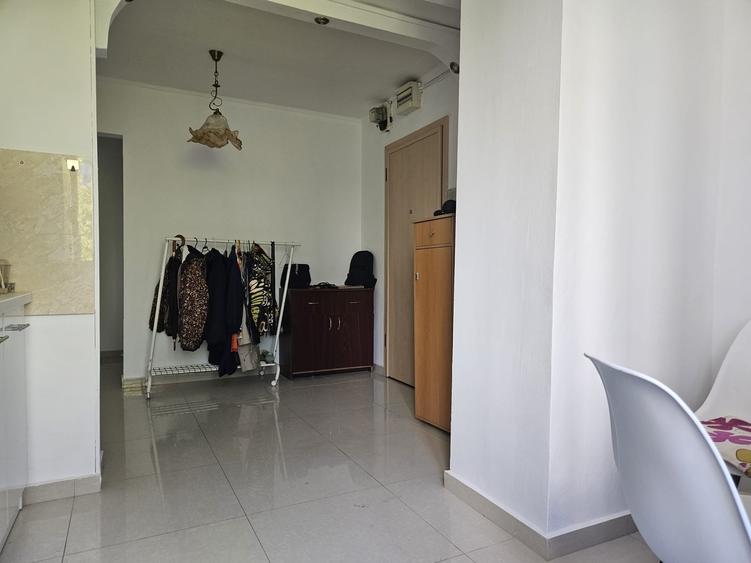 Apartament cu 4 camere decomandat în Berceni