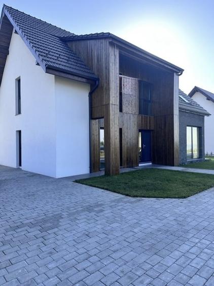 Casă individuală cu 6 camere cu Teren 500 Mp în Sălicea