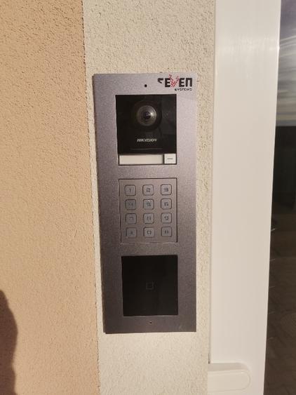 Apartament cu 2 camere decomandat, mobilat în Tractorul