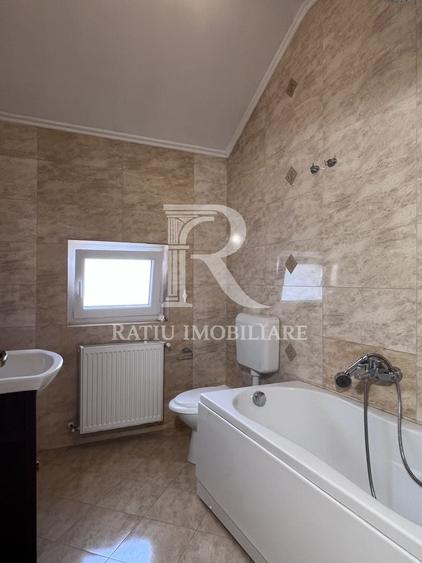 Casă individuală cu 4 camere cu Canalizare în Sud