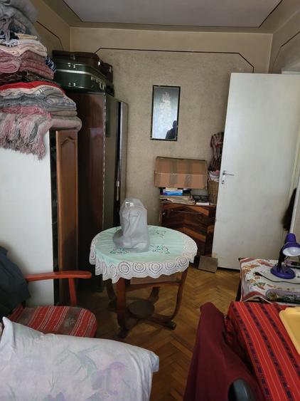 Apartament cu 3 camere decomandat în Petros