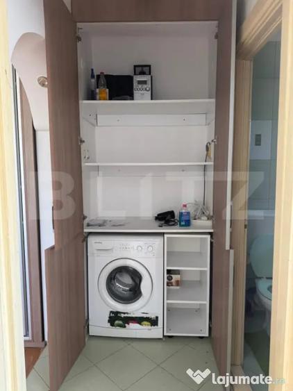 Apartament cu 3 camere semidecomandat, mobilat în Central