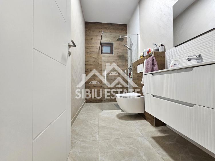 Casă individuală cu 5 camere cu Canalizare în Central