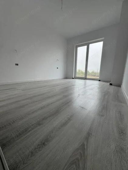 Casă cu 5 camere cu Teren 305 Mp în Remetea Mare