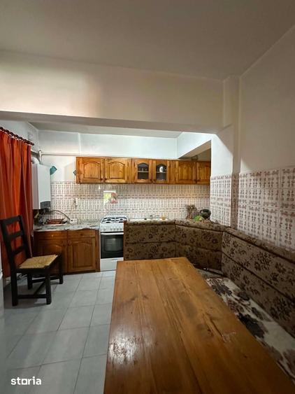 Apartament cu 3 camere semidecomandat în Micro 15