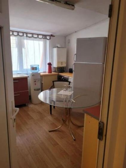Apartament cu 3 camere semidecomandat în Mihai Bravu