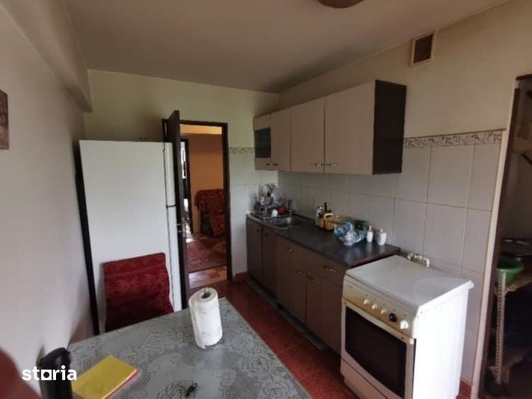 Apartament cu 3 camere decomandat în Brazda lui Novac