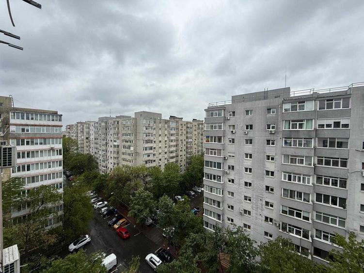 Apartament cu 3 camere decomandat în Basarabia