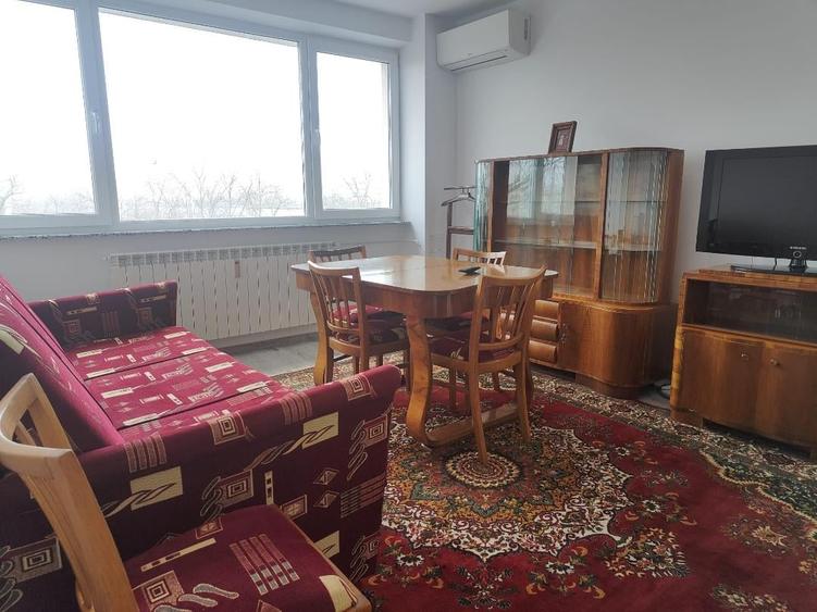 Apartament cu 3 camere semidecomandat în Titan