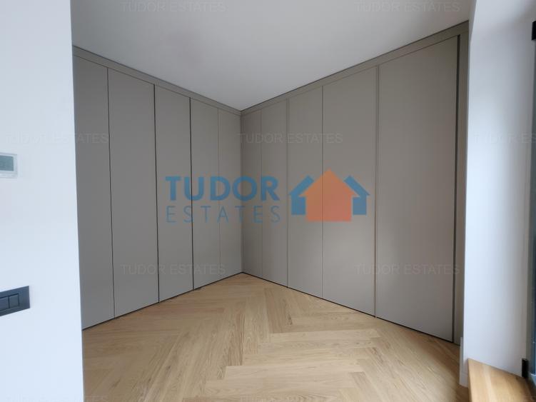 Casă cu 5 camere cu Garaj în Pipera