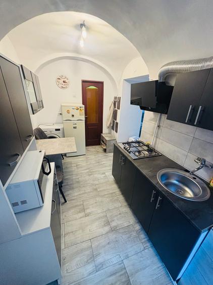 Garsonieră decomandată în Central