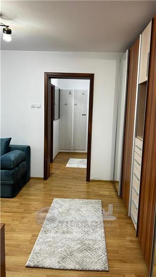 Apartament cu 2 camere semidecomandat, mobilat în Podu Roș