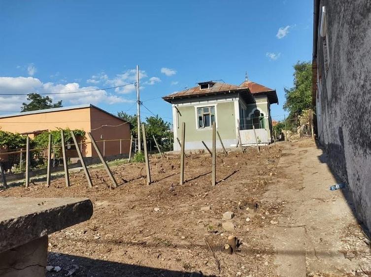 Casă cu 3 camere în Central