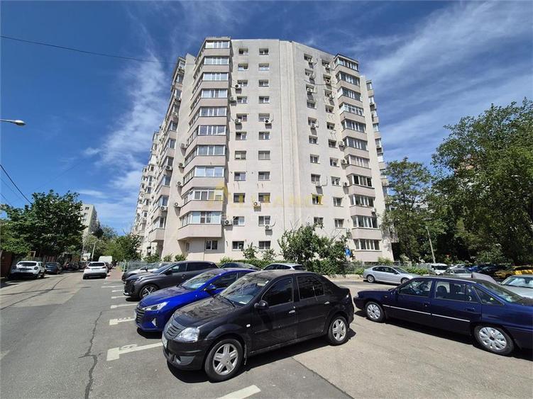 Apartament cu 2 camere decomandat în Titan