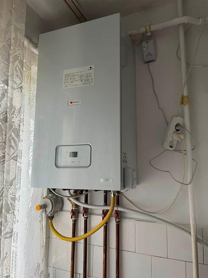 Apartament cu 2 camere semidecomandat în Craiovița Nouă