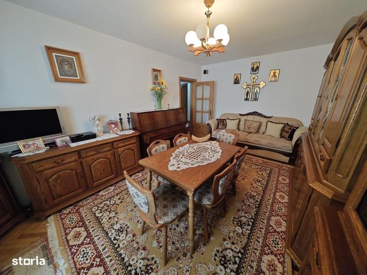 Apartament cu 4 camere decomandat în Central