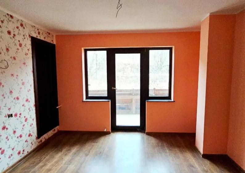 Casă cu 5 camere cu Teren 2000 Mp în Ciritei