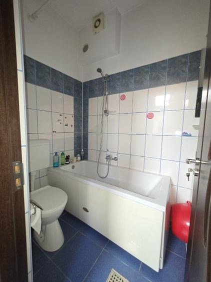 Casă individuală cu 5 camere cu Canalizare în Obor