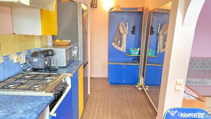 Apartament cu 3 camere semidecomandat în Micro 15