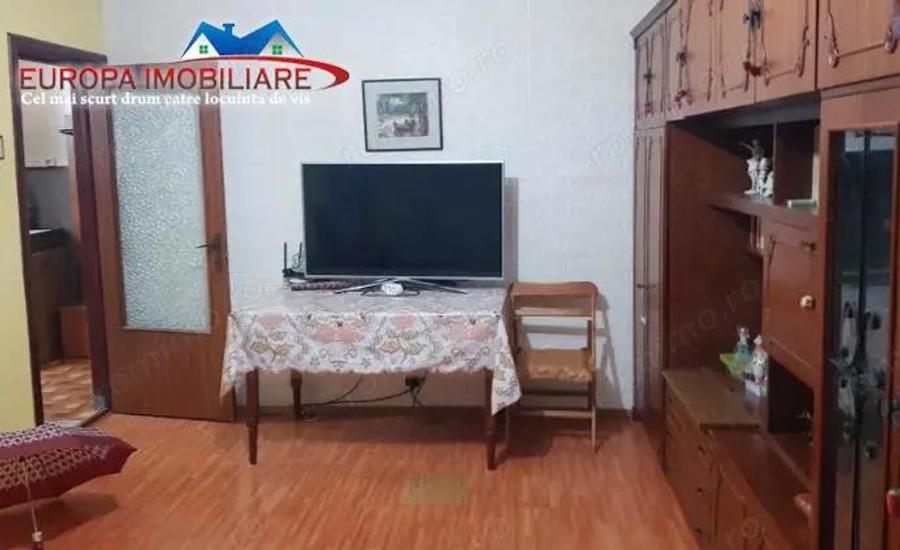 Apartament cu 2 camere decomandat în C5