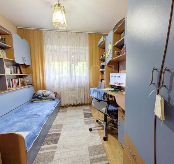 Apartament cu 4 camere decomandat în Central