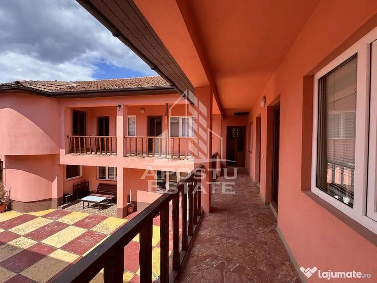 Casă cu 8 camere cu Teren 700 Mp în Sălașu de Jos