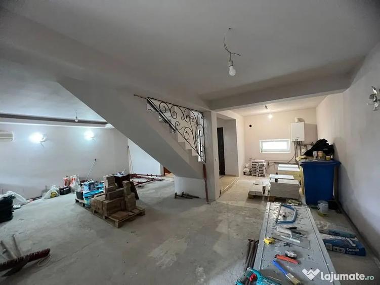 Casă cu 7 camere cu Teren 168 Mp în Nord