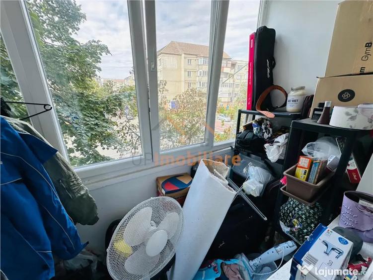 Apartament cu 3 camere semidecomandat în Central