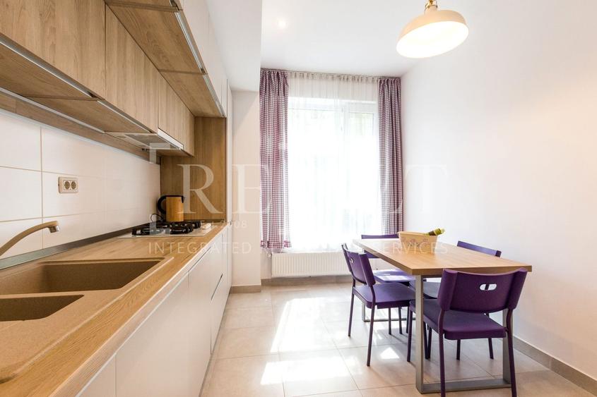 Apartament cu 3 camere decomandat, mobilat în Barbu Văcărescu