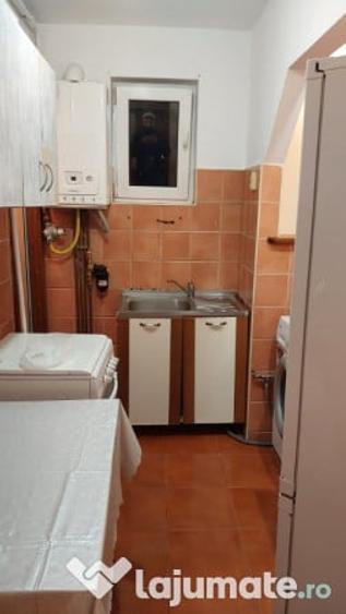Apartament cu 3 camere decomandat în Gănești