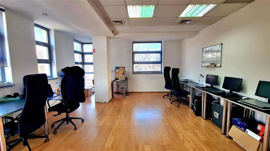 Birou, de 170 mp, în Complex Studențesc