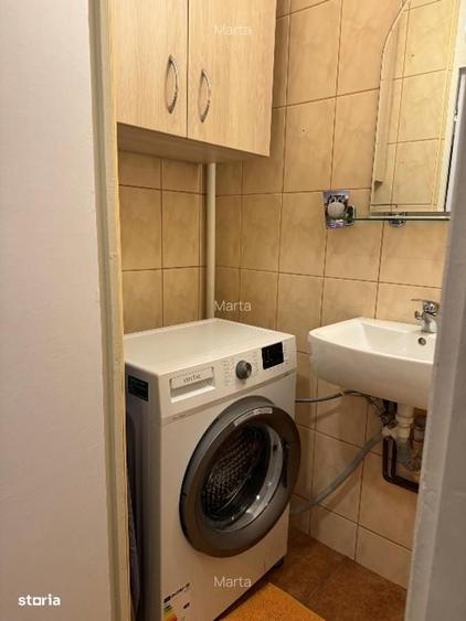 Apartament cu 3 camere semidecomandat în Tineretului