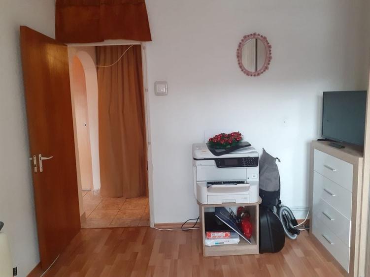 Apartament cu 3 camere decomandat în Rahova