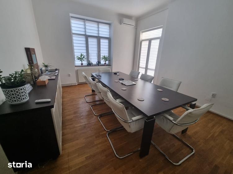 Apartament cu 5 camere decomandat în Iancului