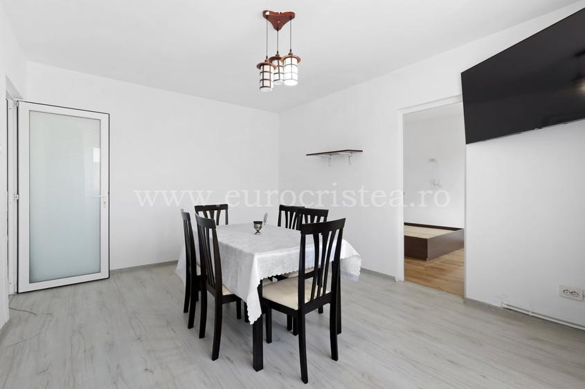 Apartament cu 3 camere semidecomandat, mobilat în Central