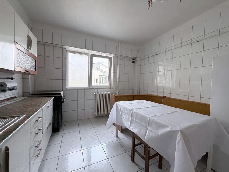 Apartament cu 4 camere decomandat, mobilat în Turda