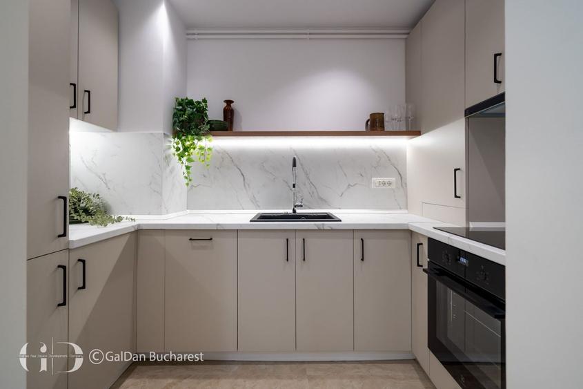 Apartament cu 3 camere, mobilat în P-ța Universității