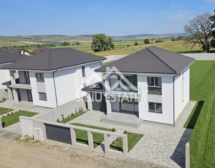 Casă individuală cu 5 camere cu Canalizare în Șelimbăr