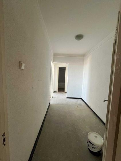Apartament cu 3 camere decomandat în Exterior Vest