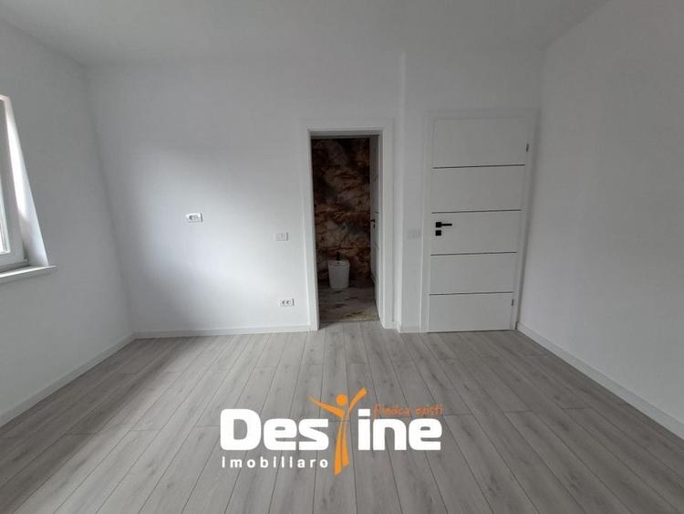 Casă individuală cu 4 camere cu Canalizare în Miroslava