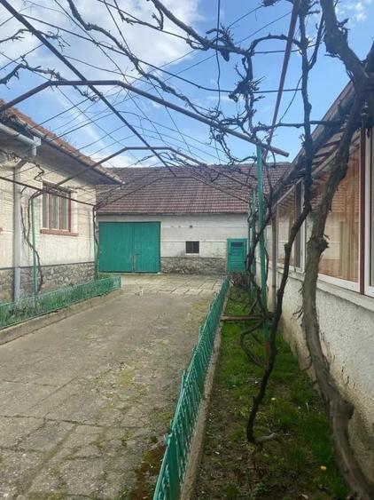 Casă cu 5 camere în Livadia