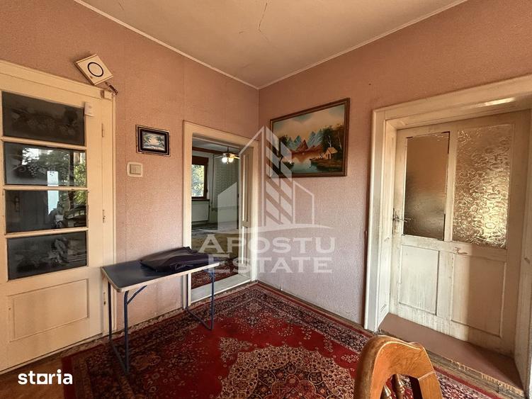 Casă cu 6 camere cu Teren 537 Mp în Est